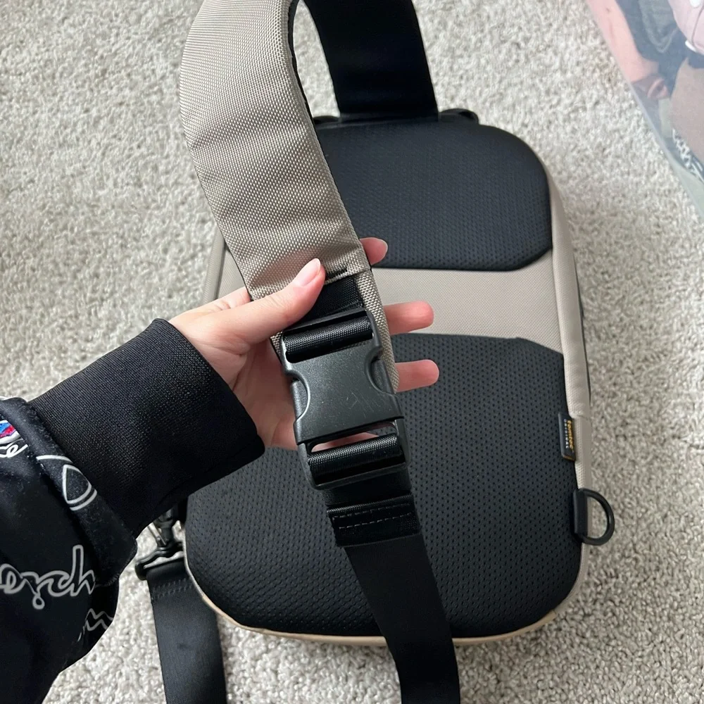 ⚪️TOMTOC: Men’s beige & gray NWOT crossbody travel sling bag w/compartments⚪️